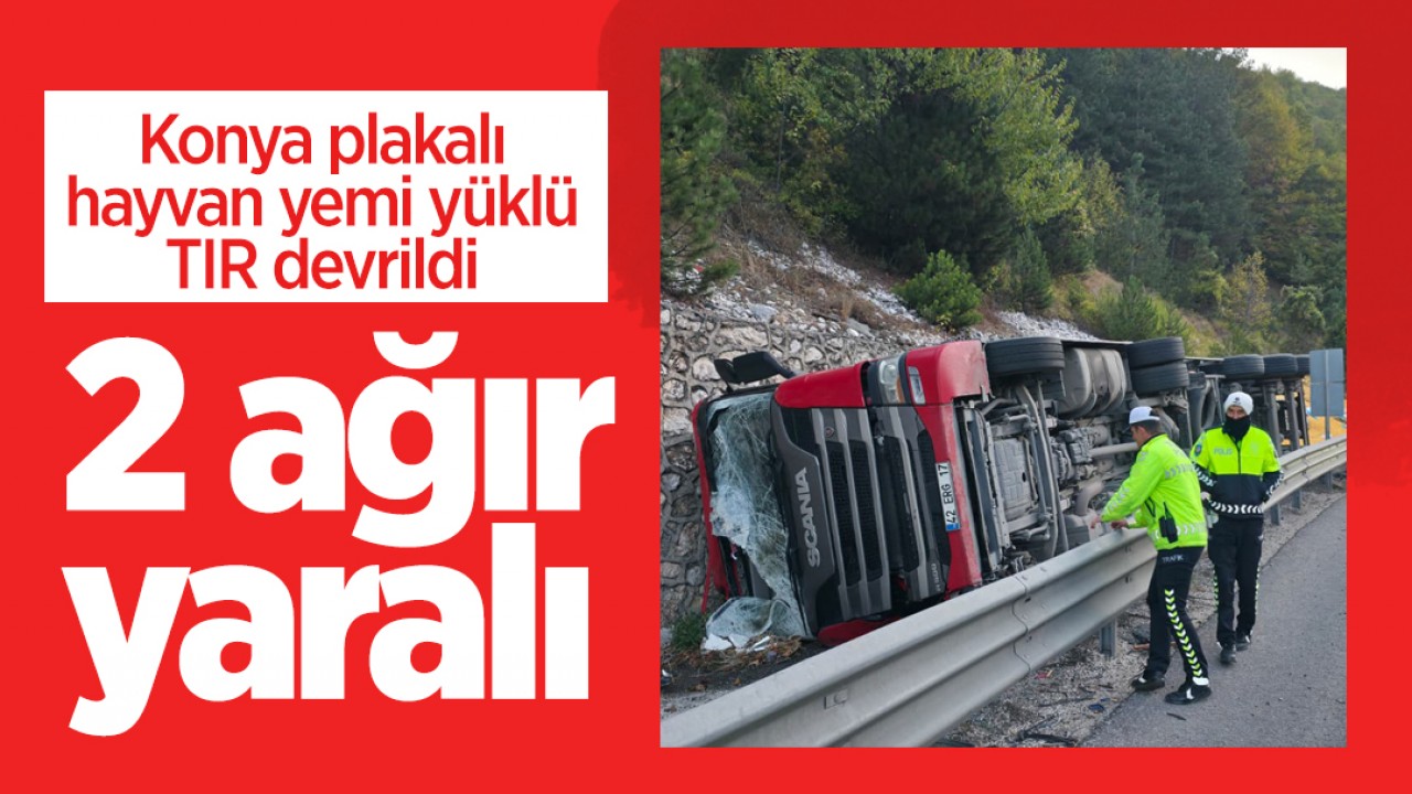 Konya plakalı hayvan yemi yüklü TIR devrildi: 2 ağır yaralı