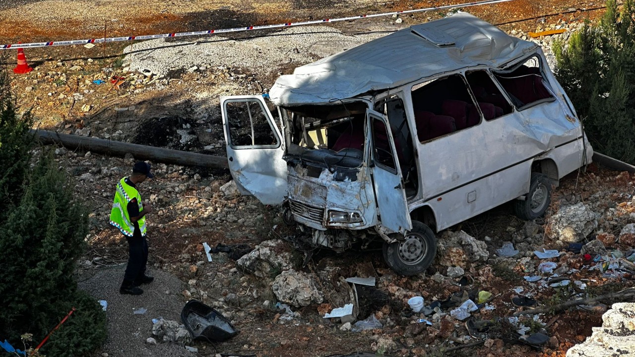 Tarım işçilerini taşıyan minibüsün şarampole yuvarlandığı kazada ölü sayısı 5'e çıktı