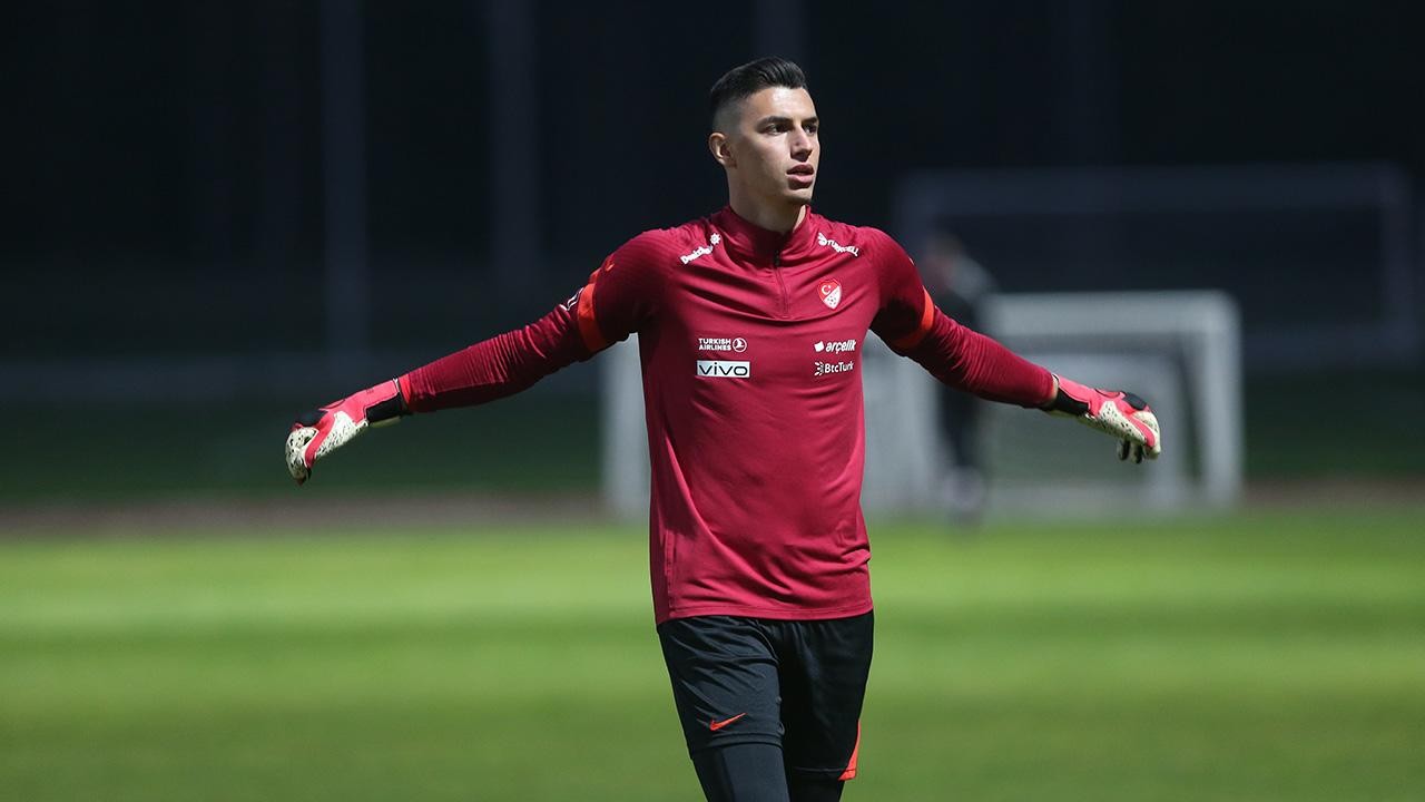 Milli kaleci Berke Özer, A Milli Futbol Takımı kampını izinsiz terk etti
