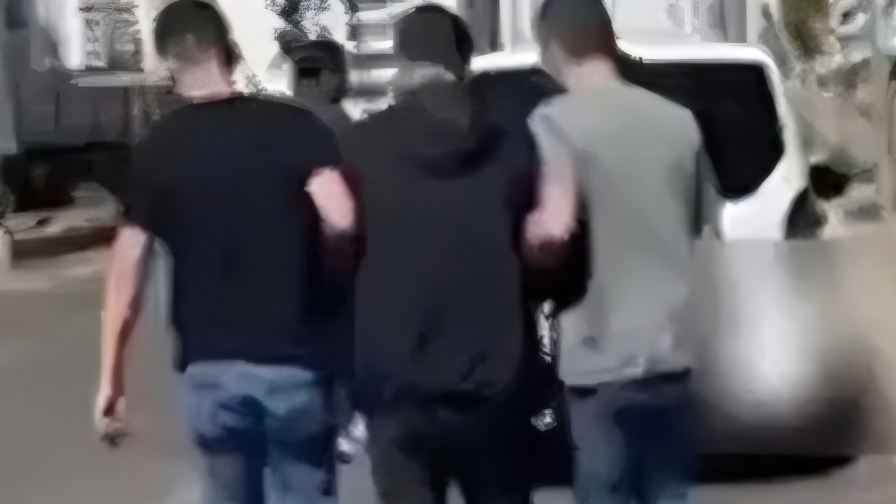 25 yıl hapisle aranan firari, yaptığı canlı yayında görülen sokak tabelası ile yakalandı