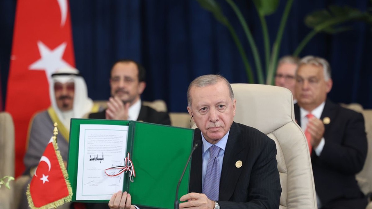 Cumhurbaşkanı Erdoğan "Şarm el-Şeyh Anlaşması"nın imza törenine katıldı