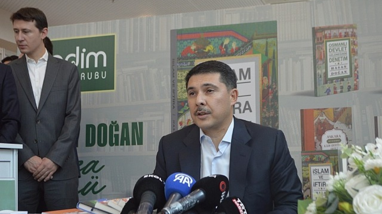 Prof. Dr. Hasan Doğan, Ankara Kitap Fuarı'nda okurlarıyla buluştu