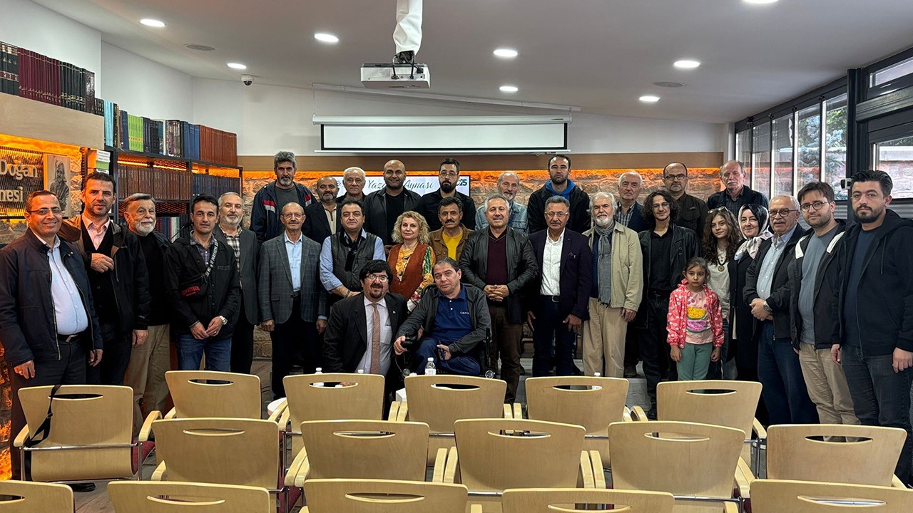 Vural Kaya, TYB Konya’da “Bütün Seslerden Sonra” üzerine konuştu