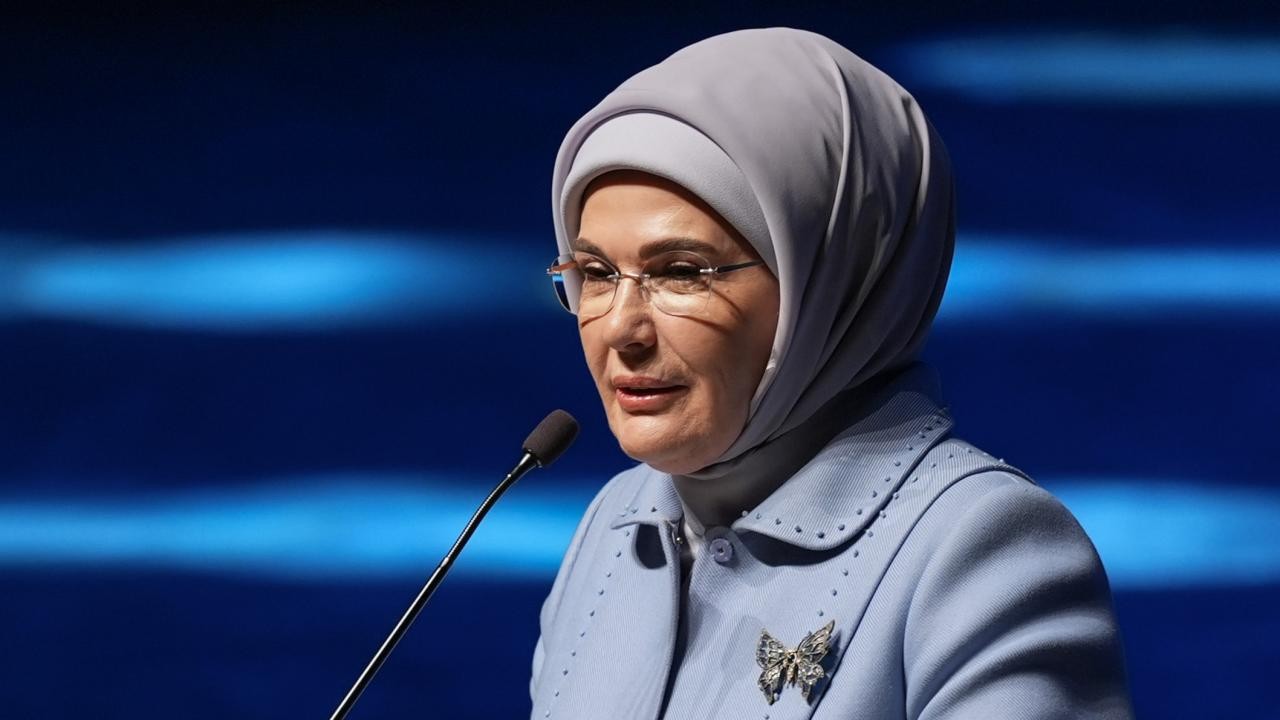 Emine Erdoğan'dan, Gazze için dalış yapan milli sporcu Şahika Ercümen'e tebrik