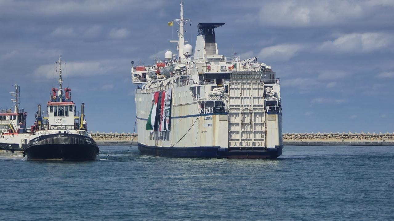 Türkiye'nin Gazze'ye umut taşıyan 17. "İyilik Gemisi", El-Ariş Limanı'na ulaştı