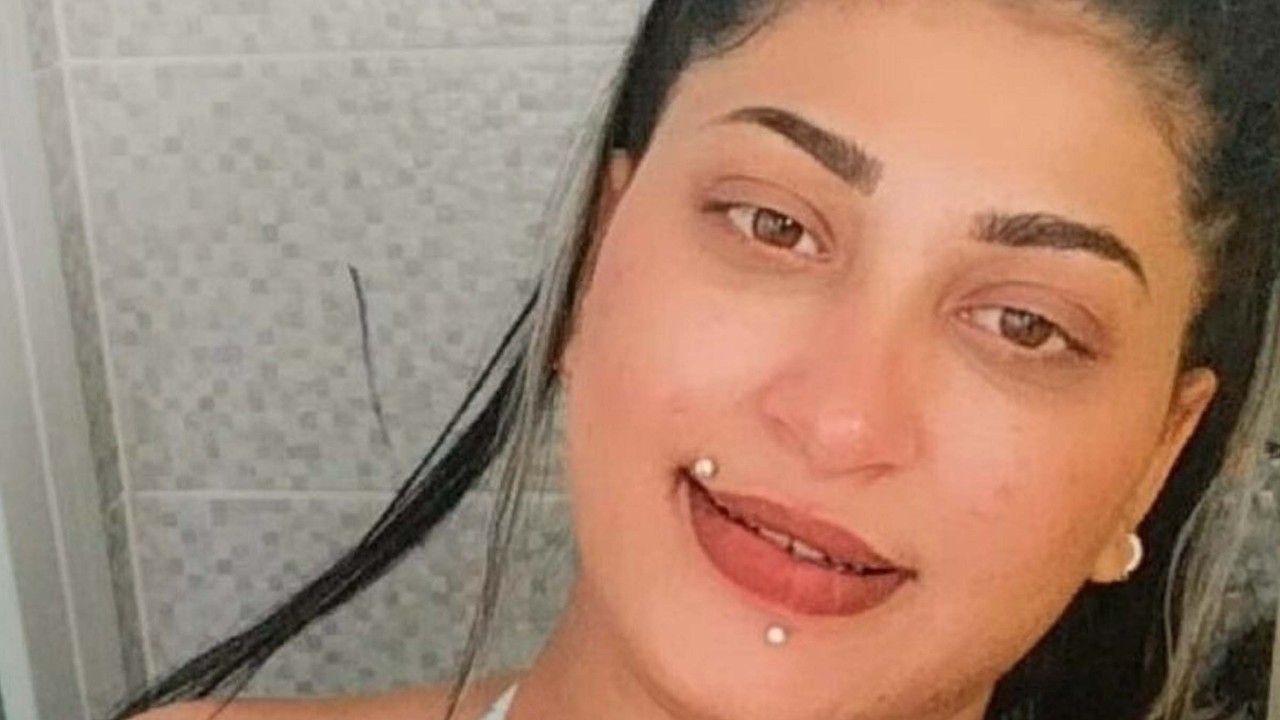 Çocuğunun annesini sokak ortasında bıçaklayarak öldürdü!