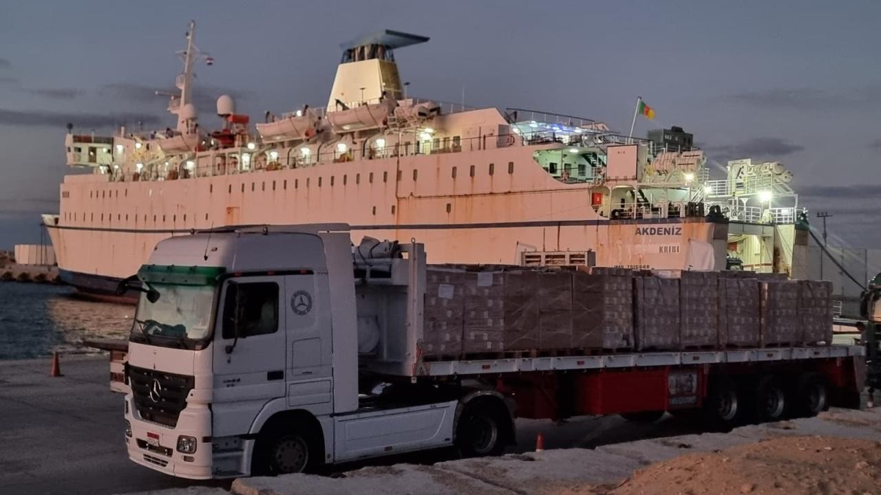 Türkiye'nin 25 insani yardım tırı Gazze için Refah Sınır Kapısı'na hareket etti