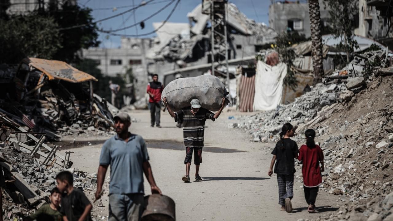 UNRWA: Gazze'de yaklaşık 300 bin öğrenci iki yıl aradan sonra eğitime yeniden başlıyor