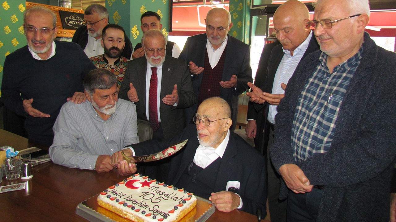 106 yaşına giren hayırsever Halil İbrahim Sayar’a anlamlı kutlama