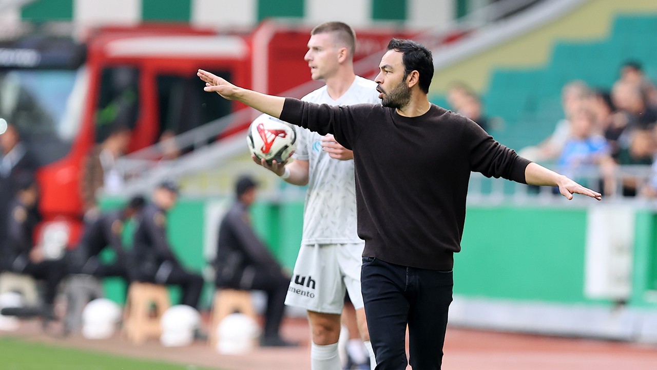 Kocaelispor Teknik Direktörü Selçuk İnan: 3 puanı 3 golle aldığımız için mutluyuz
