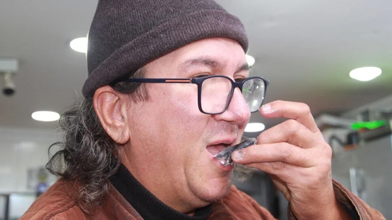 70 liraya düştü, yüz güldürdü: Tezgahtan alıp çiğ yediler