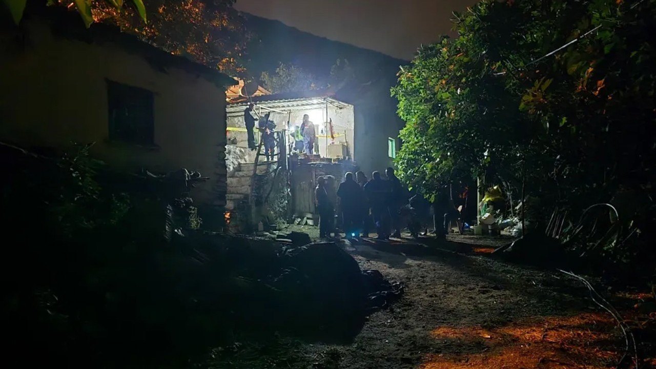 Baba dehşet saçtı! Oğlunu öldürüp eşini ağır yaraladı