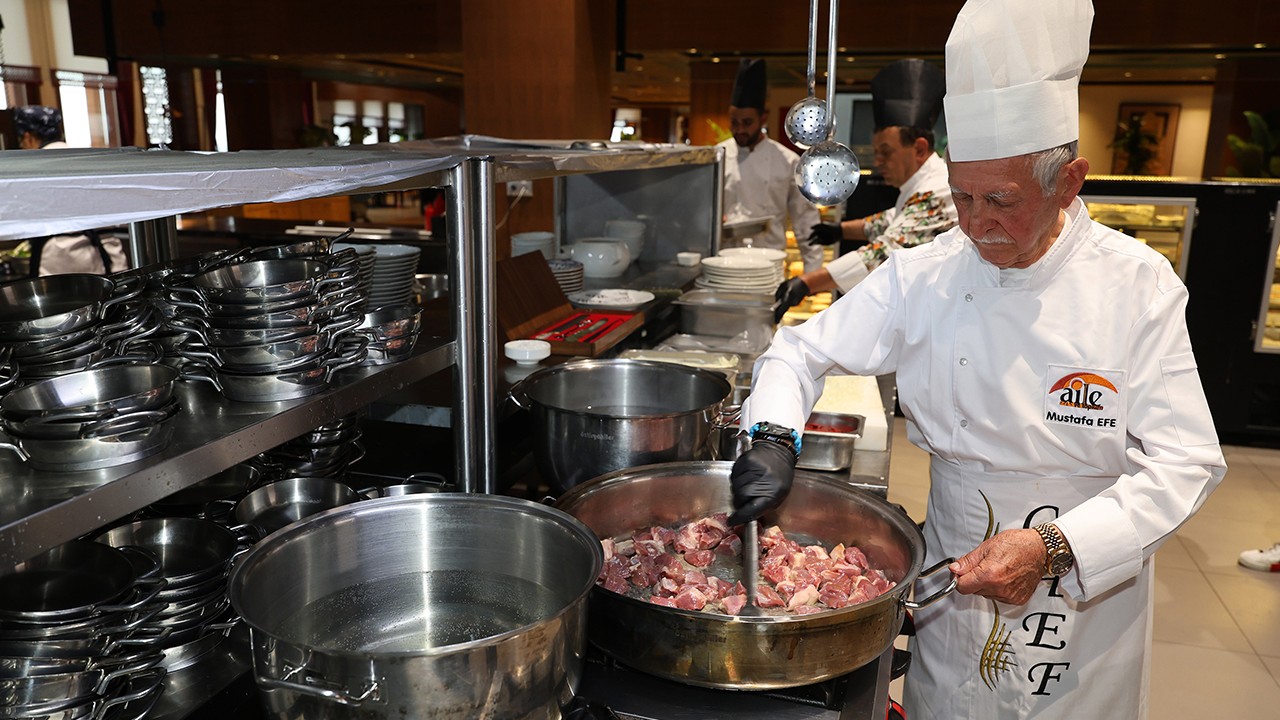 Büyükşehir’den Dünya Aşçılar Gününde “Vefa Sofrası” etkinliği