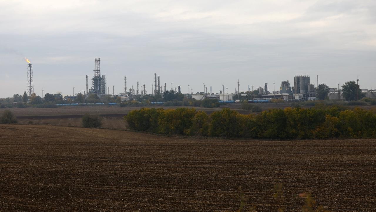 Petrol rafinerisinde çıkan yangın kontrol altına alındı