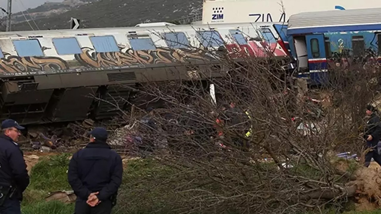 Tren kazasında 15 kişi öldü, 29 kişi yaralandı
