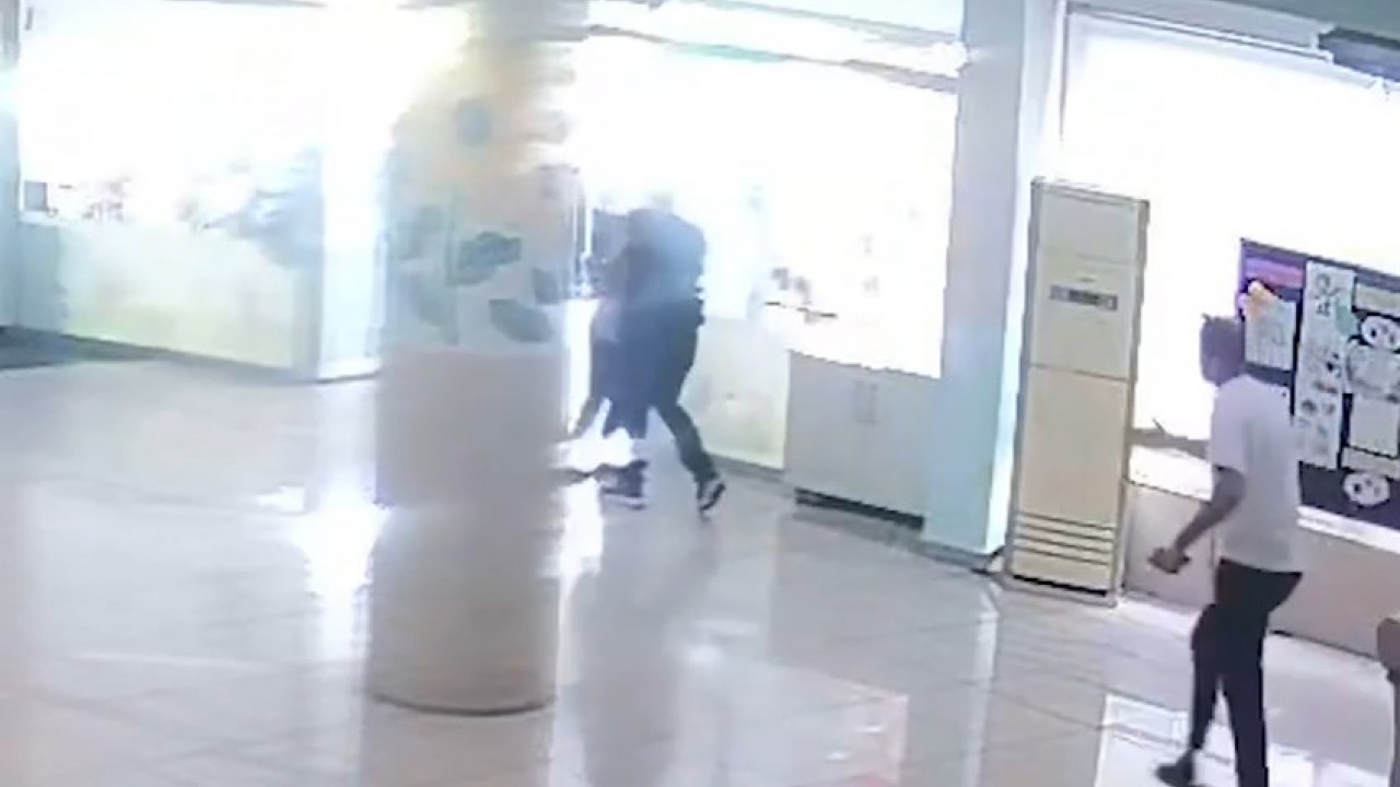 Öğretmene tokat atan veli tutuklandı! Saldırı kamerada