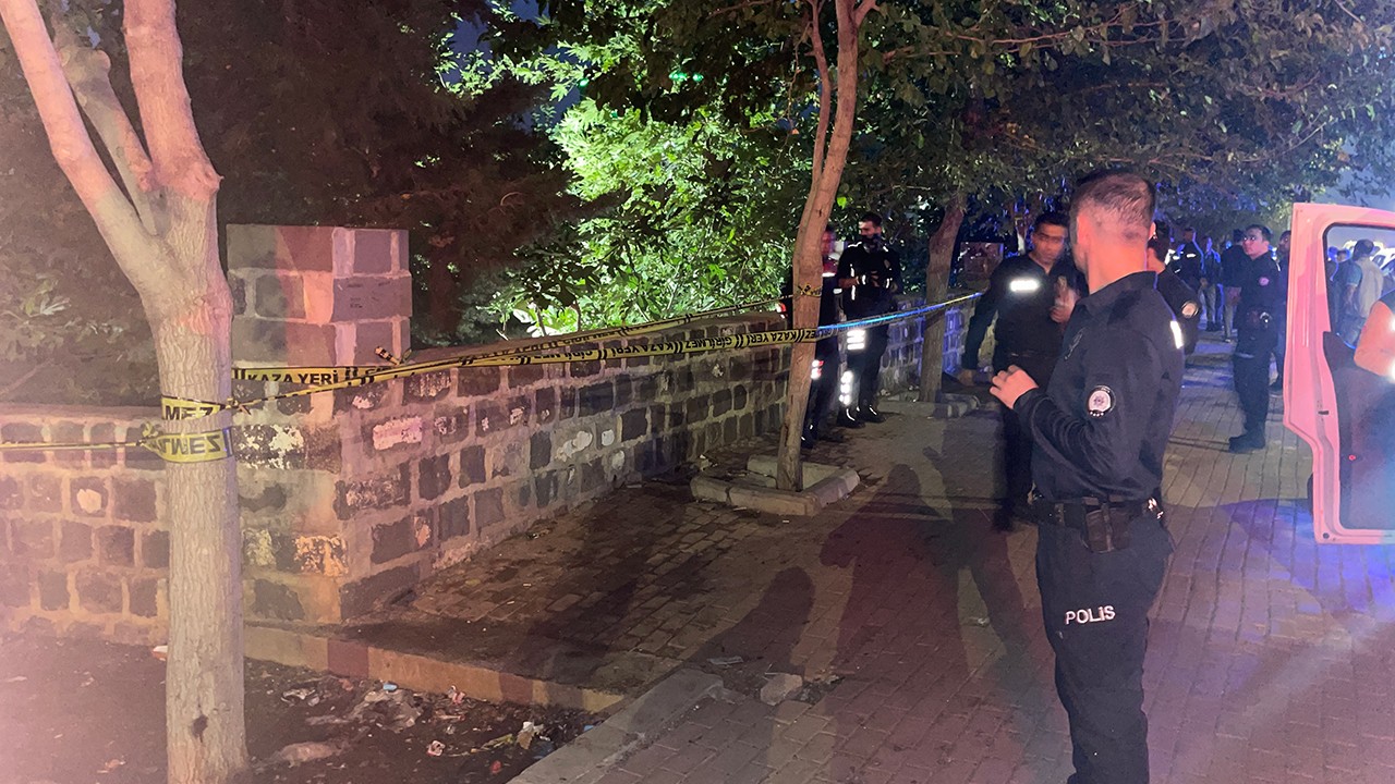 Cami bahçesine gömülmüş bebek cesedi bulundu