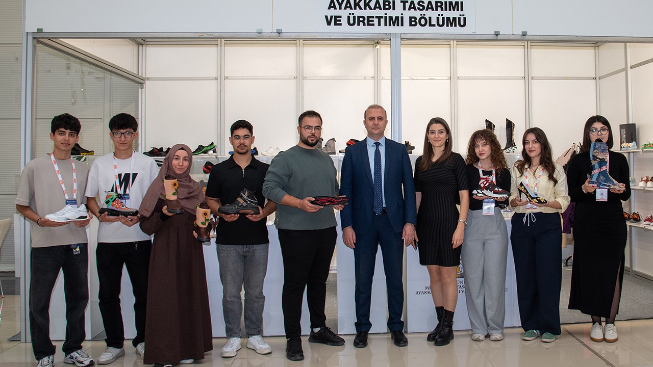 Selçuk Üniversitesi'nin özgün çalışmalarına Konya Ayakkabı Fuarı’nda yoğun ilgi