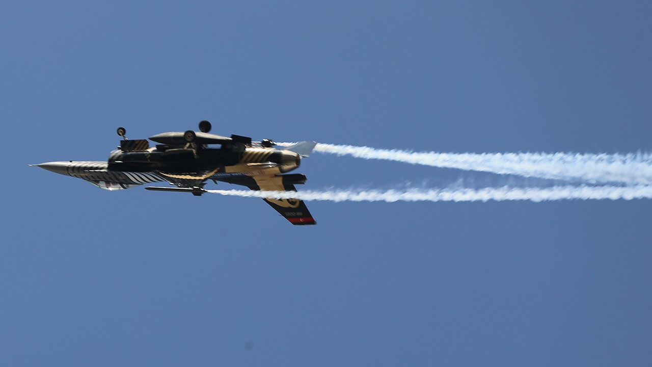 SOLOTÜRK Pamukkale'de gösteri uçuşu yaptı