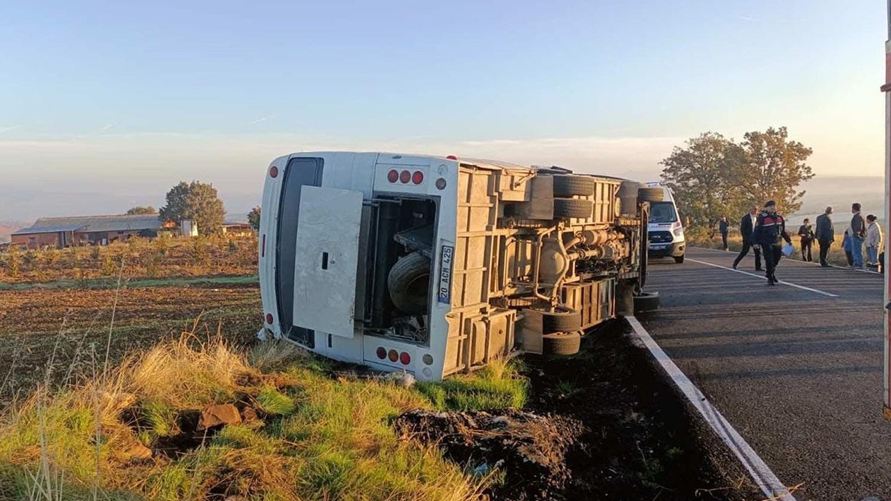 Tarım işçilerini taşıyan araç devrildi: 23 yaralı