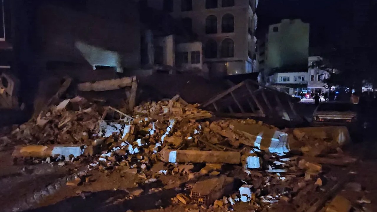 Balıkesir'deki depremin ardından bakanlardan açıklama