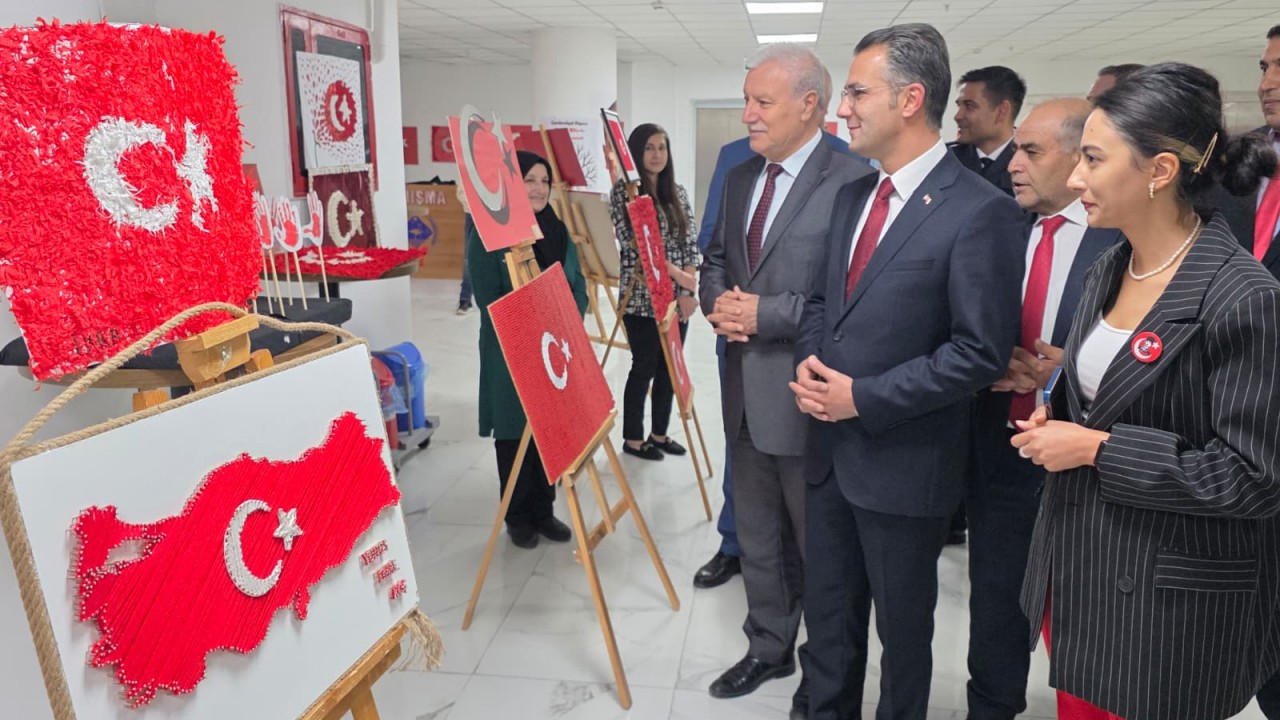 Kulu Anaokulundan Cumhuriyet Bayramı bayrak sergisi