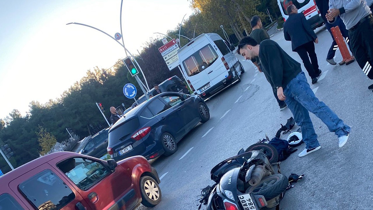 Ambulansın çarptığı üniversite öğrencisi öldü