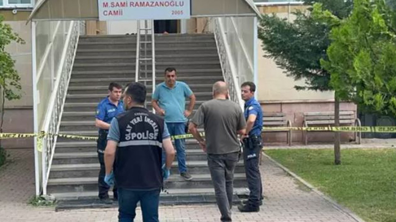 Camide komşusunu bıçaklayarak öldüren sanık: Eşini balkonda gördüm ve ona ‘kocanın leşini topla' dedim