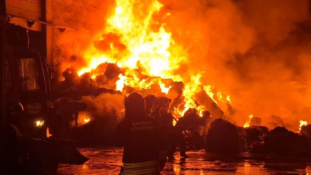 Geri dönüşüm fabrikasında yangın