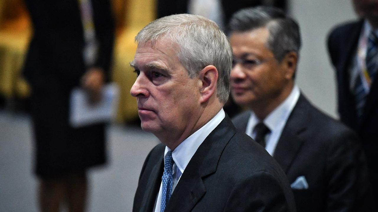 İngiltere Kralı Charles, kardeşi Prens Andrew'un ünvanlarını geri aldı