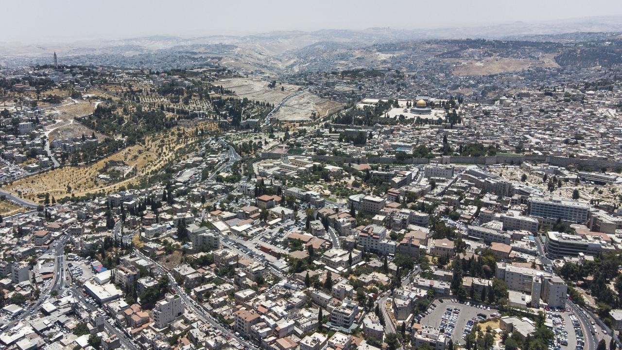 İşgalci İsrail, Doğu Kudüs'teki Şeyh Cerrah Mahallesi'ni Filistinli kimliğinden koparmaya çalışıyor