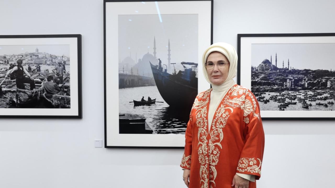 Emine Erdoğan, Ara Güler'in fotoğraflarından oluşan sergiyi ziyaret etti