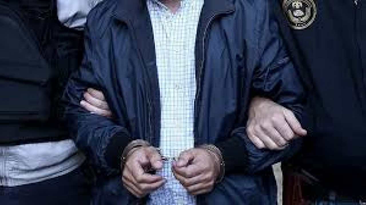 Kendisini 'Kamu görevlisi' gibi tanıtarak dolandırıcılık yapan 8 şüpheli tutuklandı