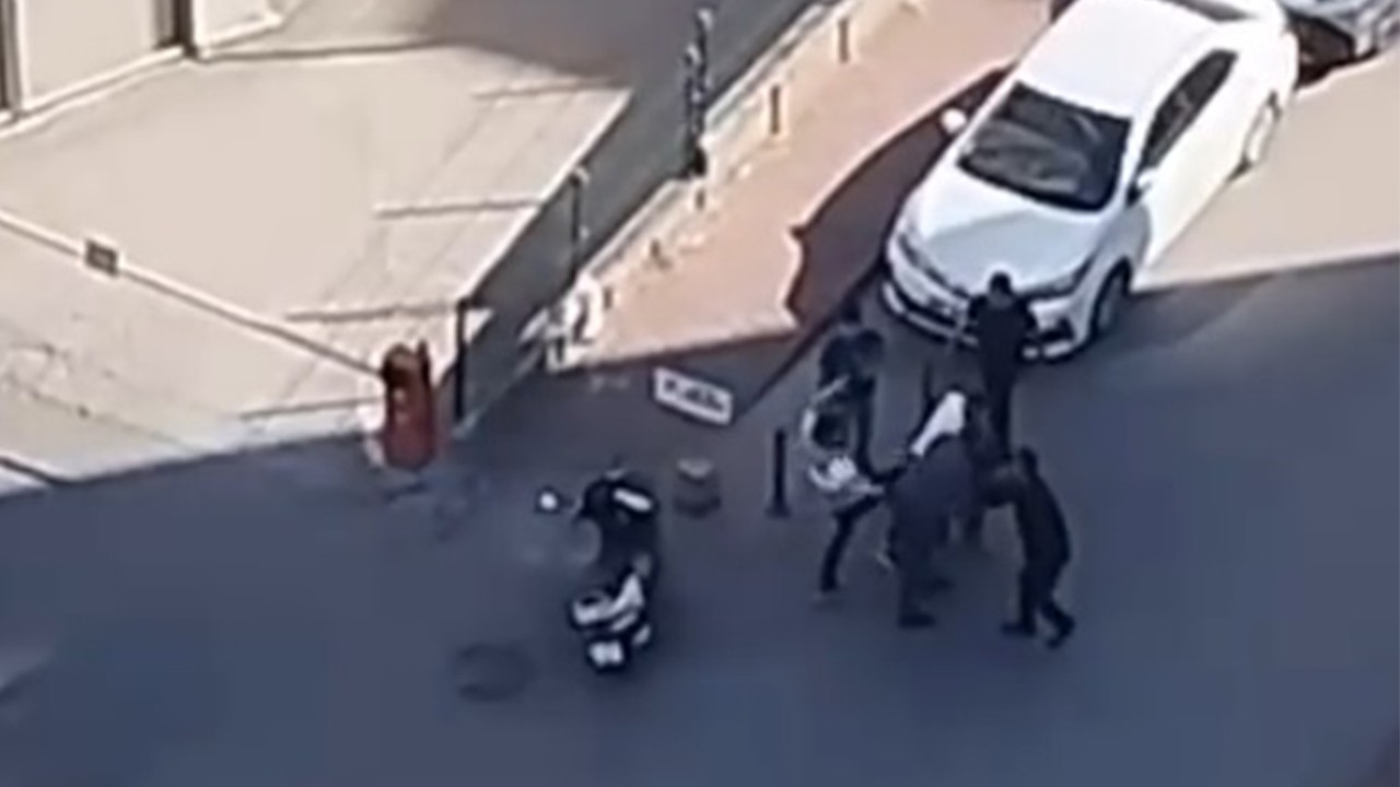 Kurye tartıştığı grup tarafından darbedildi!