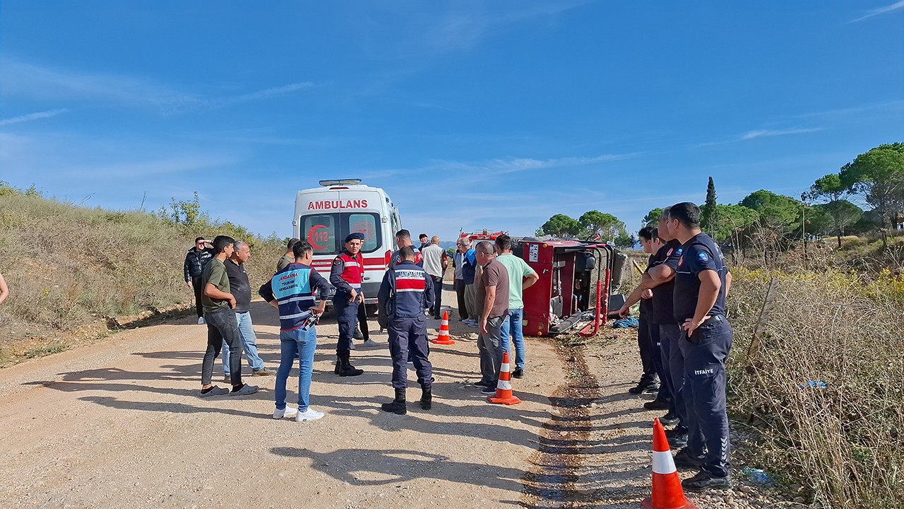 Turistleri taşıyan iki safari aracı çarpıştı:  9 kişi yaralandı