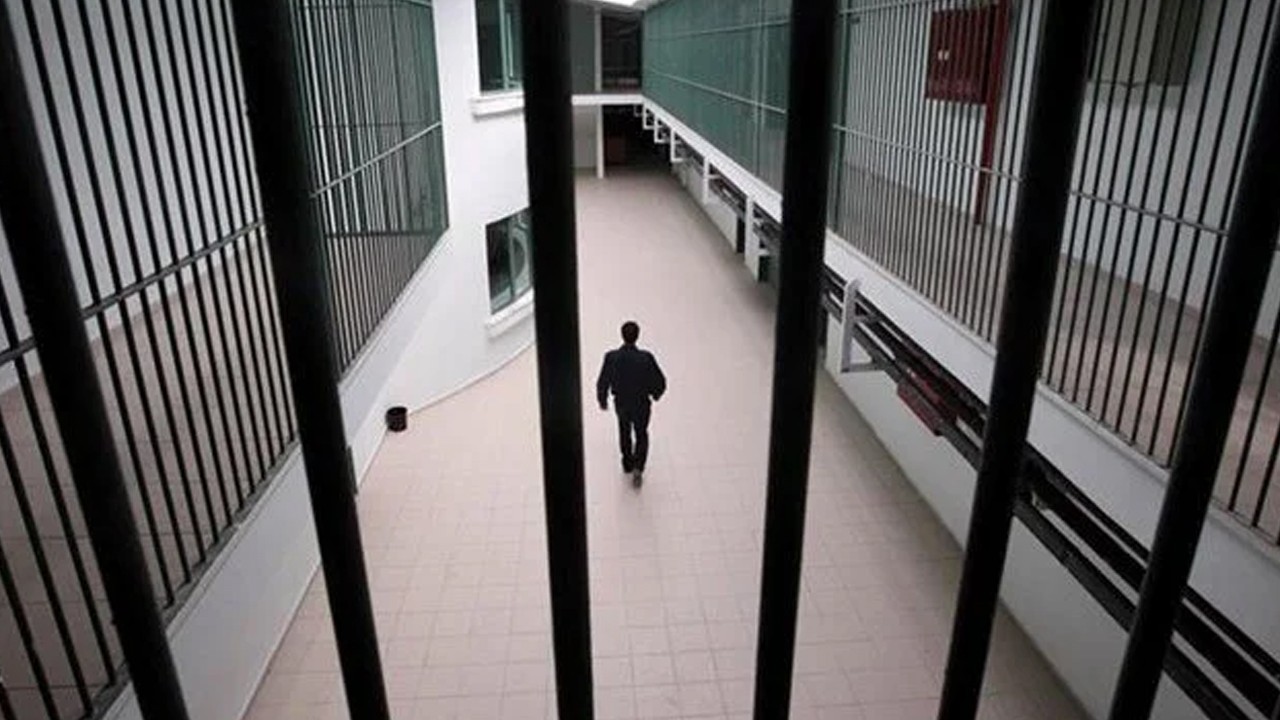 Açık görüşte vahşet: 4 yaşındaki kızını öldüresiye dövdü!