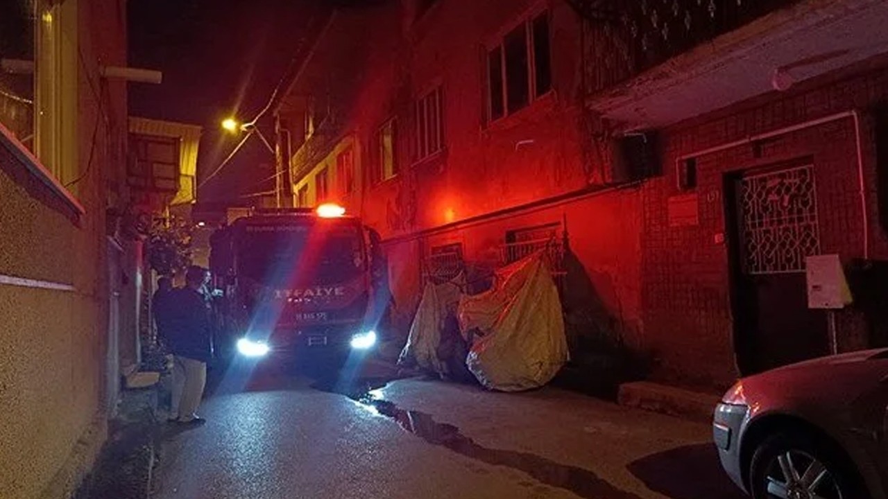 Gece yarısı evini ateşe verdi