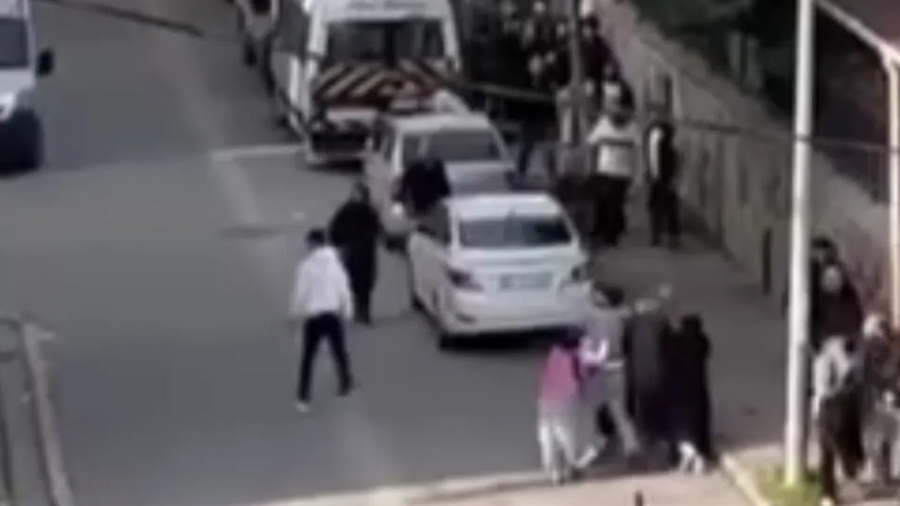 Kavga ettikleri ailenin evini taşladılar