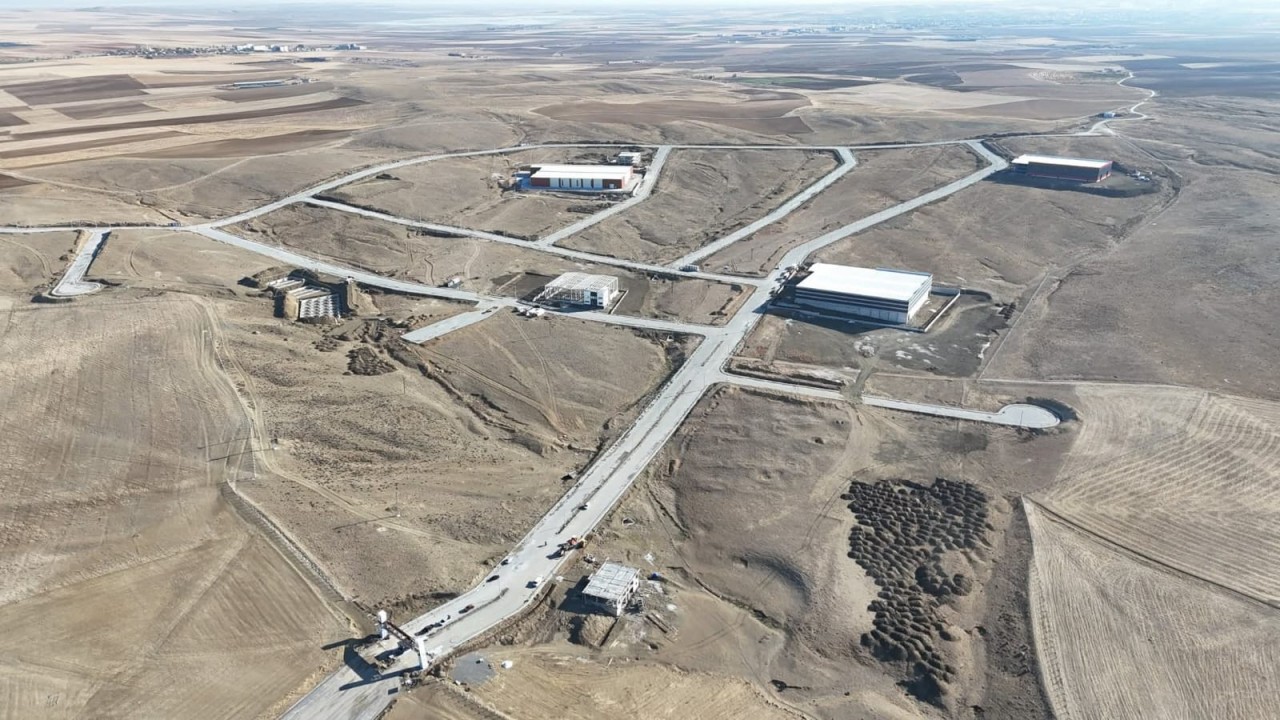 Kulu OSB girişine totem montajı yapıldı