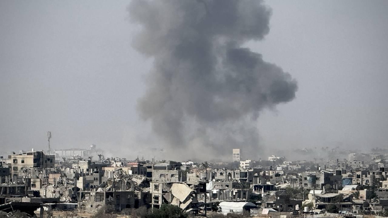 Soykırımcı İsrail, Gazze'ye yine saldırdı