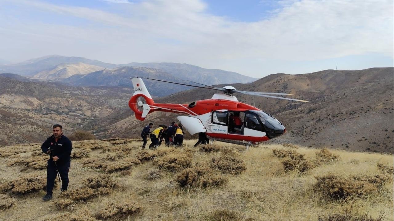 Ambulans helikopter uçurumdan düşen kişi için havalandı