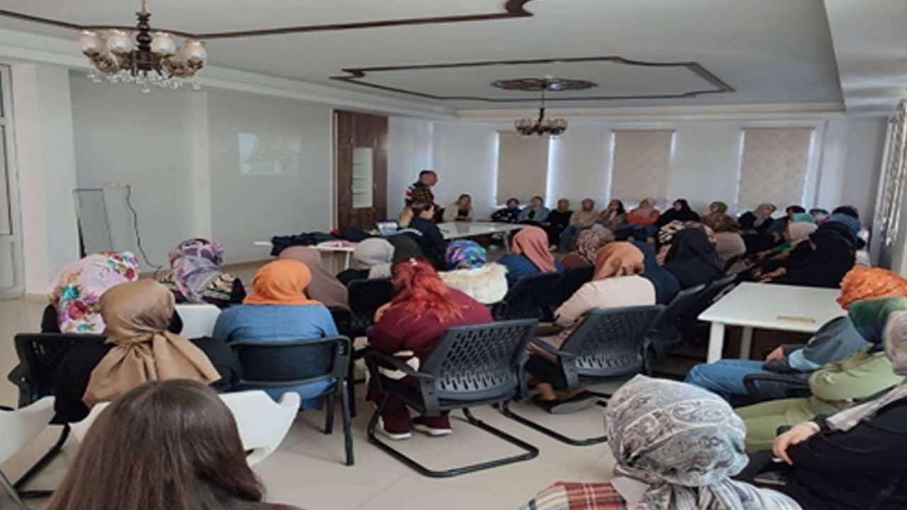 Konya'da annelere uyuşturucuyla mücadele eğitimi