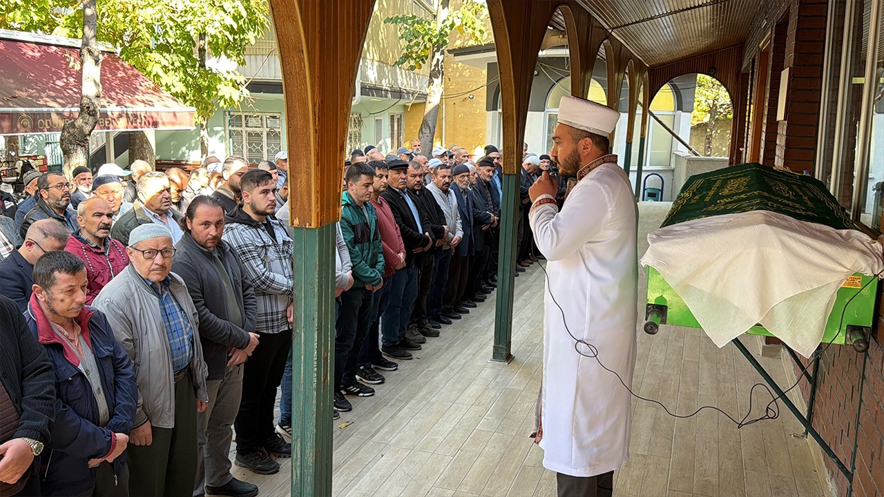 Evde boğazı kesilmiş halde bulunan 2 engelli çocuk annesi, toprağa verildi