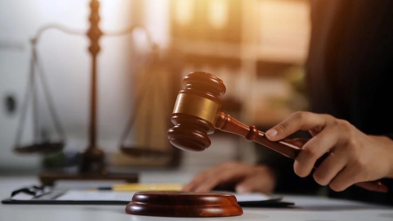 6 yaşındaki öğrencisi tarafından vurulan öğretmene 10 milyon dolar tazminat