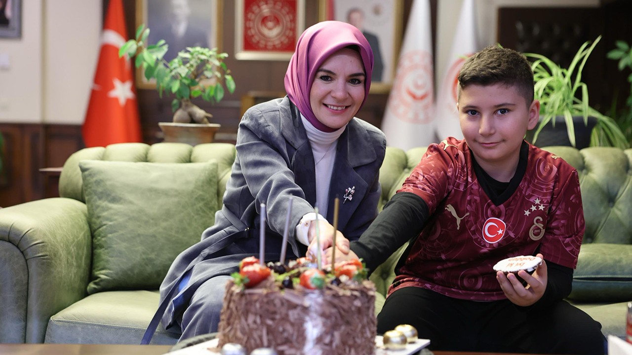 Bakan Göktaş, şehit oğlunun doğum gününü kutladı