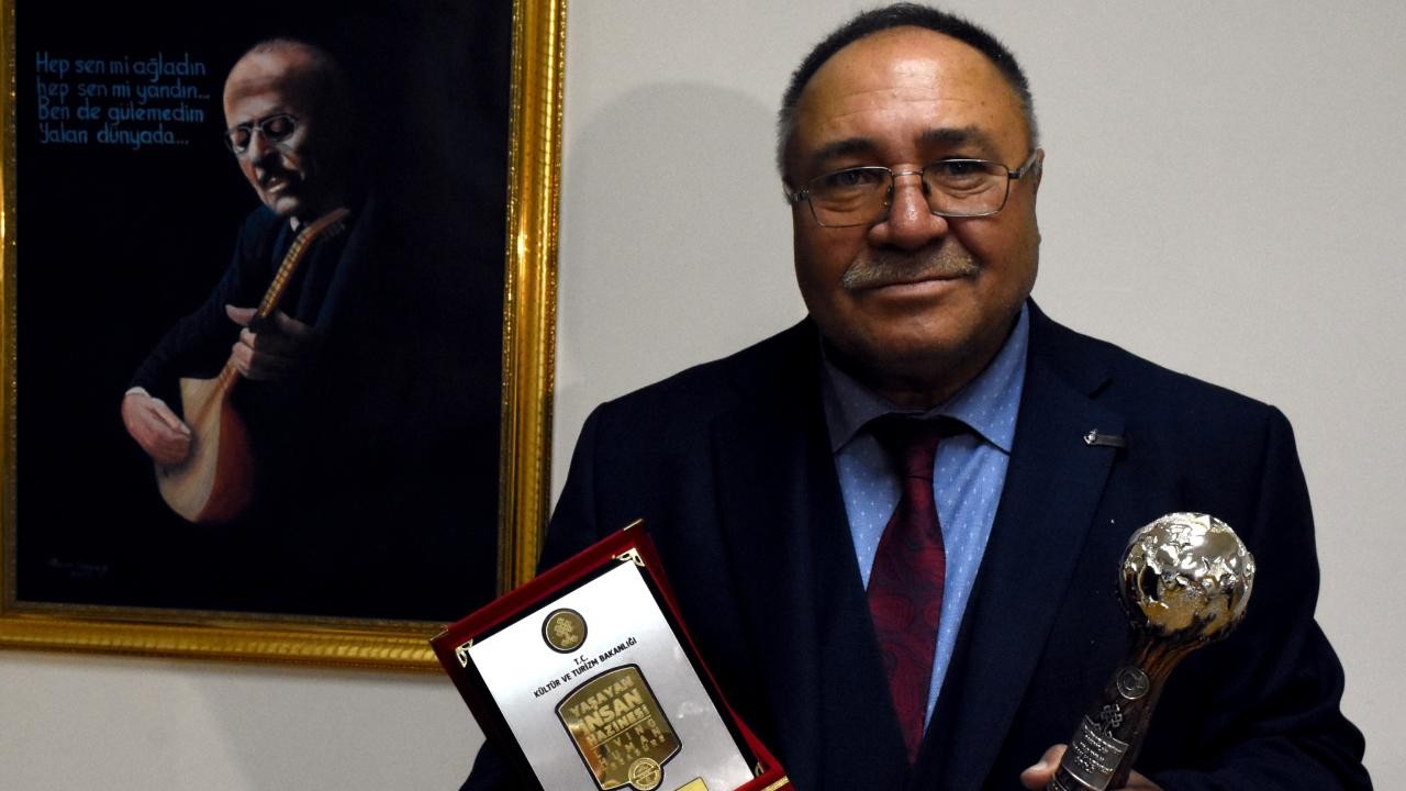 "Yaşayan İnsan Hazinesi" ödüllü davul ustası Adem Göçer hayatını kaybetti