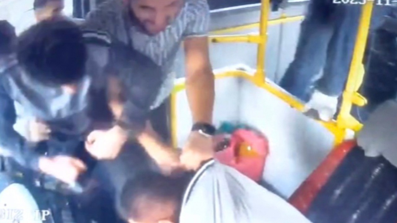 Yolcu ile tartışan otobüs şoförüne meydan dayağı
