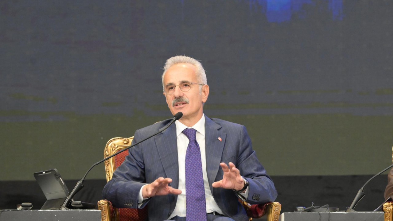 Bakan Uraloğlu, Mısır’da Türkiye’nin ulaştırma vizyonunu anlattı