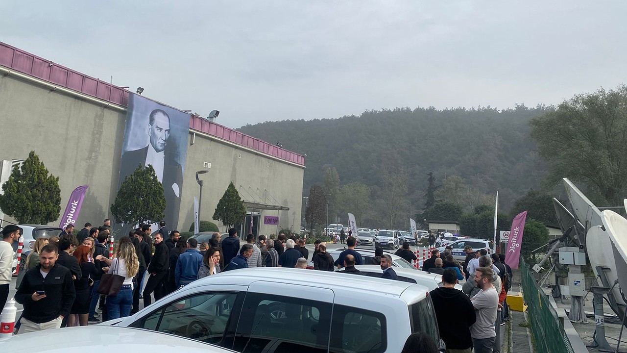 beIN Sports'un televizyon binasına silahlı saldırgan paniği