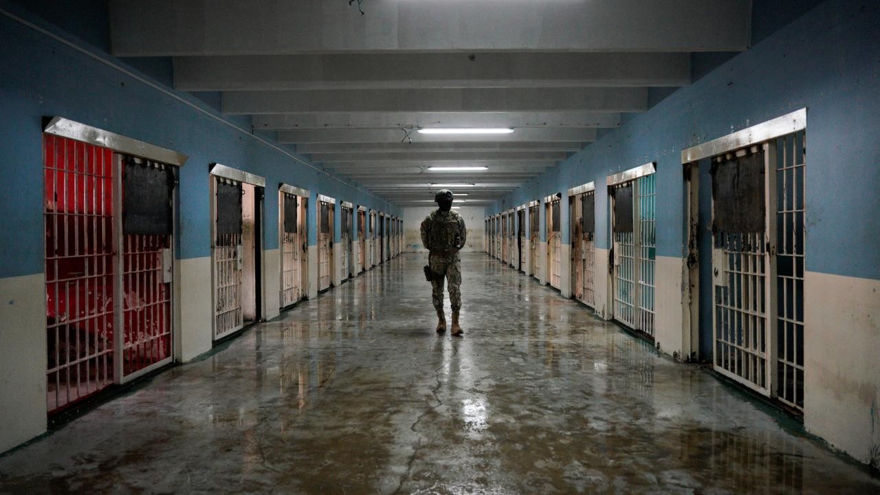 Bir cezaevinde 27 mahkum ölü bulundu